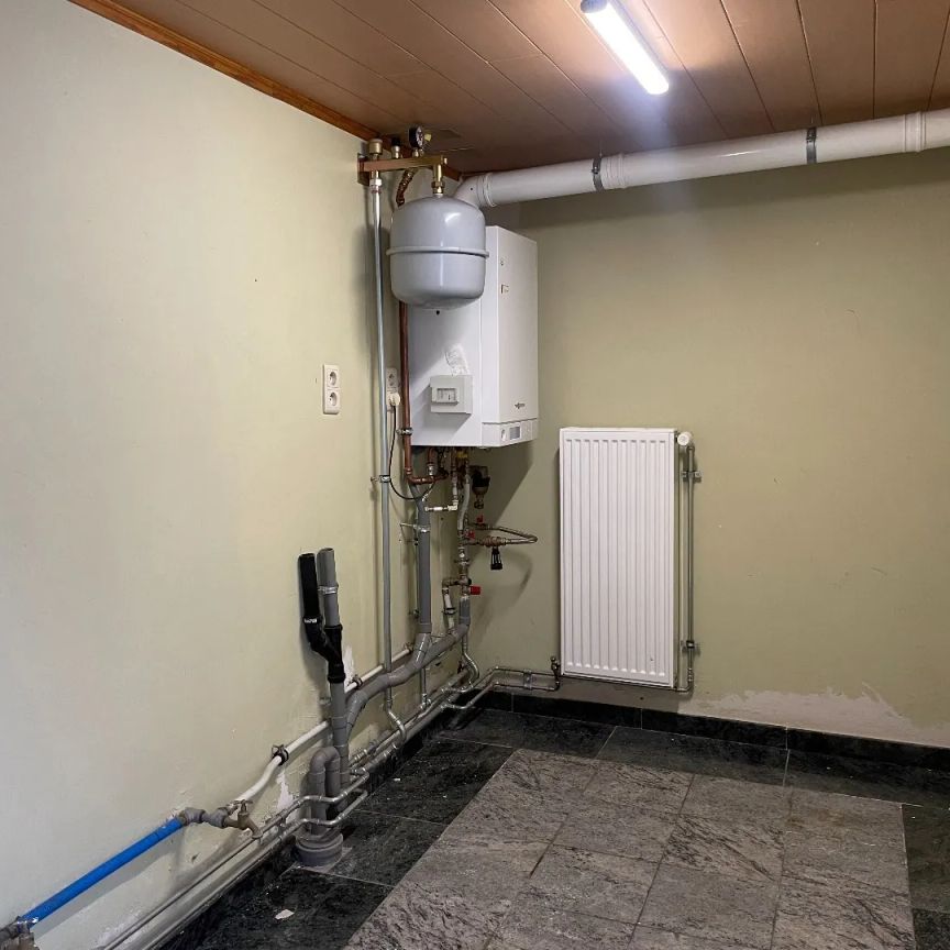 Gezellige woning op wandelafstand van centrum Waregem - Photo 1