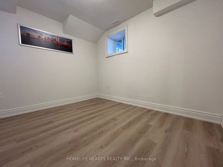 Detached Home For Lease | W8107780 - Photo 5