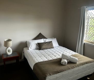 Brisbane Private Rooms with Shared Bathroom - Photo 4