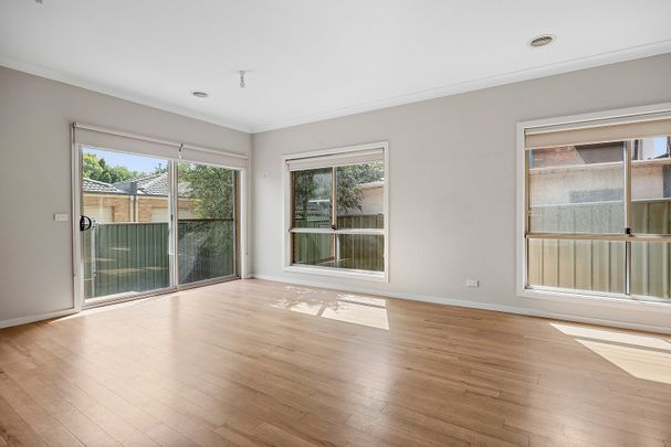 LOW MAINTENANCE LIVING CLOSE TO LAKE WEEROONA - Photo 1