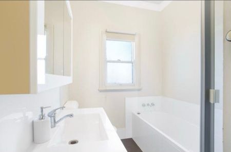 The Entrance - Photo 4