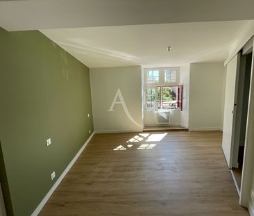 Location Appartement 2 pièces 55m² FONTENAY LE COMTE 85200 - Photo 1
