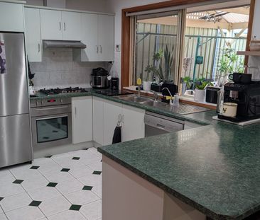 3 bedroom home well maintained - Photo 4