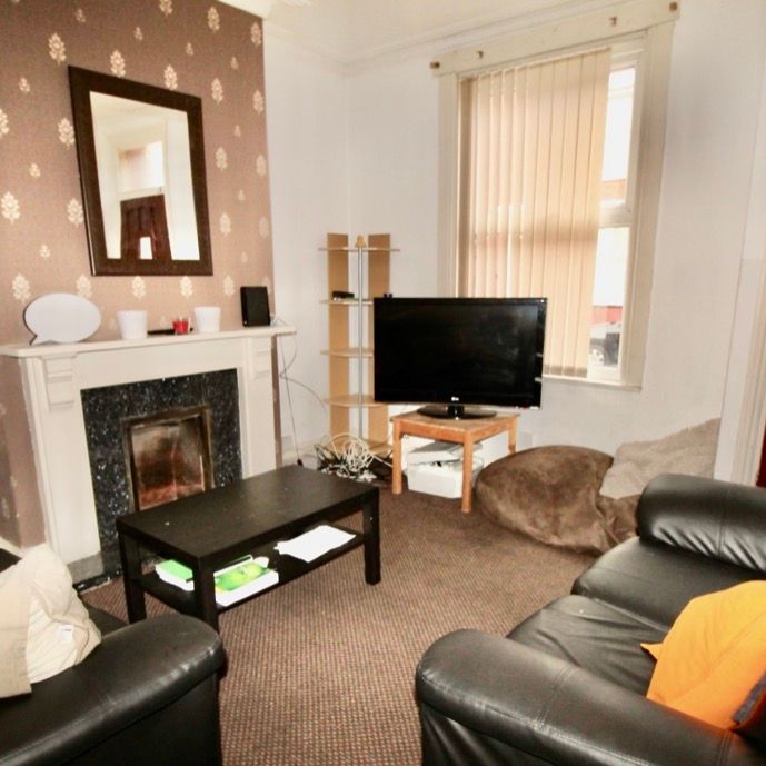 4 Bed - 7 Welton Place, Hyde Park, Leeds - LS6 1EW - Student - Photo 1