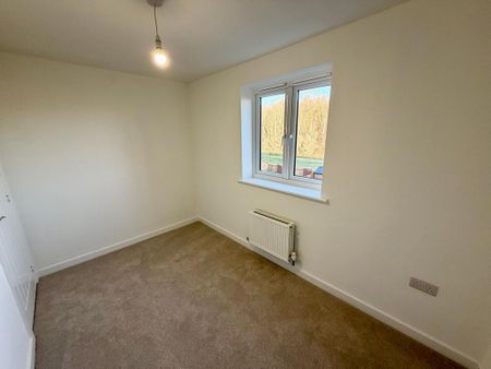 3 bedroom semi-detached house to rent - Photo 4