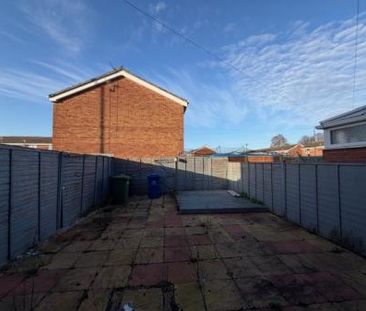 3 bedroom Terraced House To Let - Photo 3