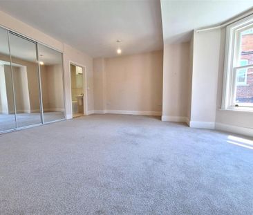 4 bedroom detached house to rent - Photo 2