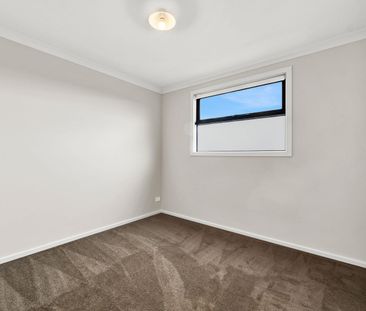 7 Bellini St, Deanside, Vic 3336 - Photo 5