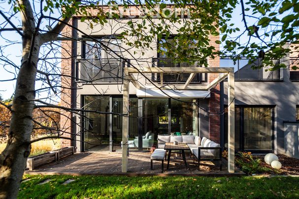 Ciekawy dom 5 pokojowy, 132 m², Łomianki - Фото 1