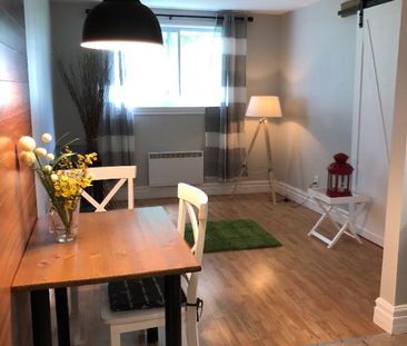 3 1/2 semi meublé libre 1 janvier WIFI et stationnement - Photo 3