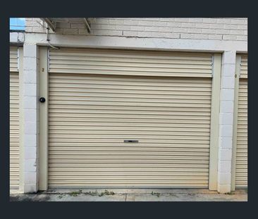 Spacious, Air conditioned unit on the top floor - Photo 4