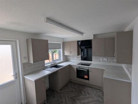 2 bedroom terraced house to rent - Photo 3