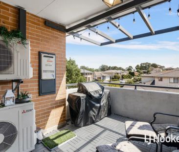 “Huge 3 Bedroom Apartment - Fantastic Location!” - Photo 2