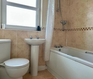 2 bedroom terraced house to rent - Photo 4