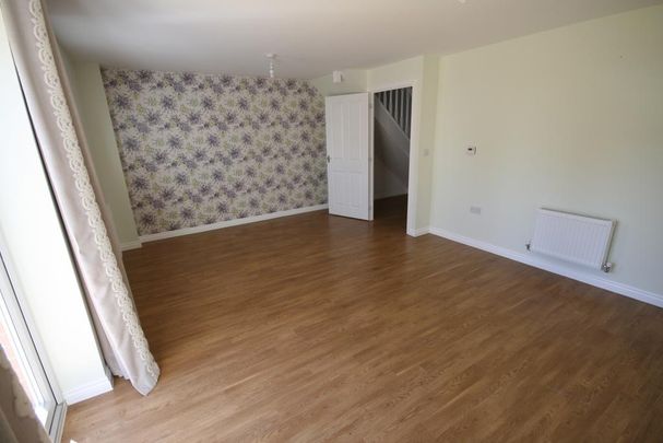 3 bedroom semi-detached house to rent - Photo 1