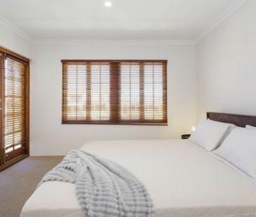 Furnished Coastal Luxury Villa with Private Mooring - Photo 5