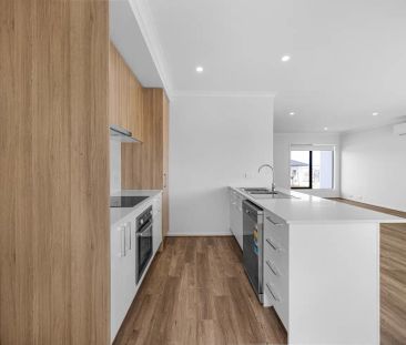 “Brand-New 3-Bedroom Townhouse in Prime Wyndham Vale Location” - Photo 6