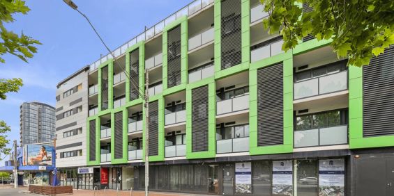 Modern Malvern East Retreat with Premium Convenience - Photo 3