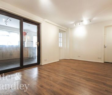 4 bedroom end of terrace house to rent - Photo 1