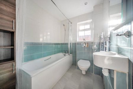 5 bedroom detached house to rent - Photo 3