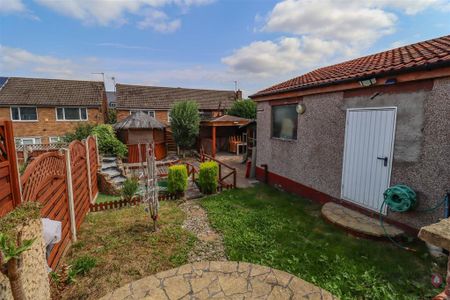 3 bedroom semi-detached house to rent - Photo 4