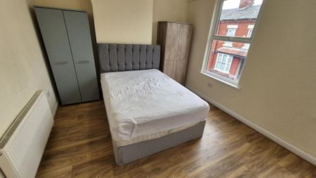 4 bedroom terraced house to rent - Photo 4