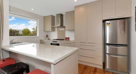 Easy Living On Elizabeth! - Photo 2