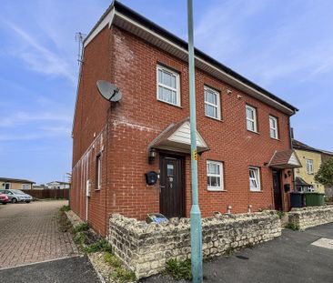 4 bedroom semi-detached house to rent - Photo 4