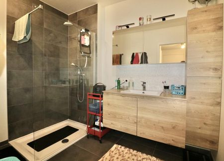 Recent appartement met 2 slpks, autostandplaats en private kelderberging voor 925 EUR/mnd - Photo 3