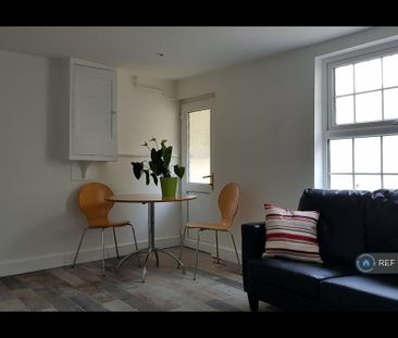 4 bedroom terraced house to rent - Photo 2