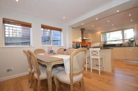 4 bedroom detached house to rent - Photo 3