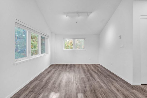 1180 Comox - Photo 1