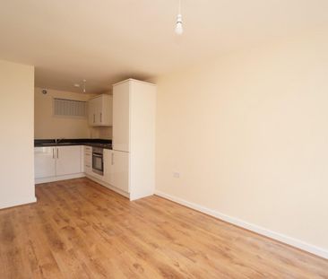 1 bedroom Flat To Let - Photo 2