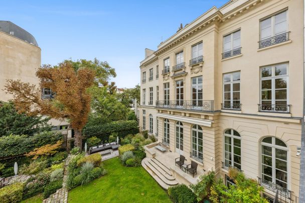 Location Appartement de luxe Paris 6 5 Pièces 242 m² - Photo 1