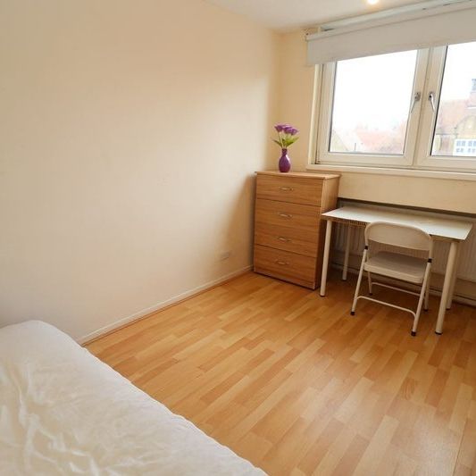 Room in a Shared Flat, Wedgewood House, E2 - Photo 1