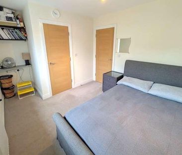 Woking, Surrey, GU21 - Photo 3