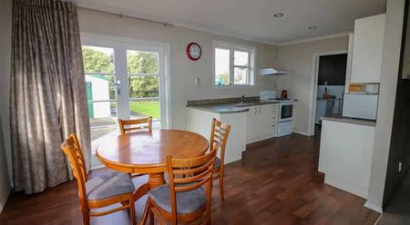 Four Bedrooms - Roslyn - Photo 4