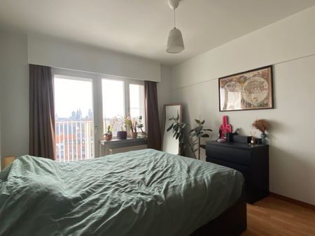 Residentieel en centraal gelegen appartement aan de Coupure met 2 slaapkamers en 2 terrassen op de zevende verdieping van de Residentie Mogador. - Foto 3