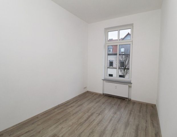 Geräumige 5 Zimmerwohnung inkl. Tageslichtbad mit Badewanne+ Vinylboden + separater Küchenbereich - Photo 1