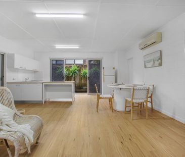 Refurbished 2 Bedroom Home in Elevated Alexandra Headland Location! - Photo 4