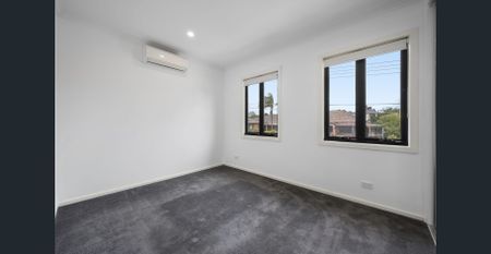 Modern, Convenient with a touch of Luxury - Photo 3