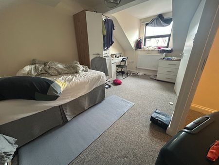 4 Bed Terraced House, Stoke Lane, BS9 - Photo 3