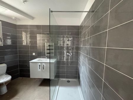 Location Appartement 2 pièces 45m² POURRIERES 83910 - Photo 2