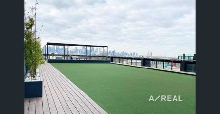 Sophisticated Apartment with Sweeping Views in the Riverfront Complex - Photo 5