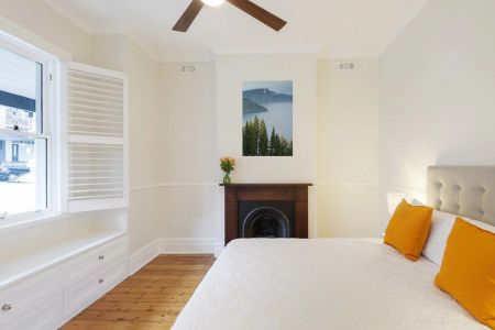 Great Home in the center of Stanmore Village - Photo 4