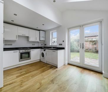 3 bedroom terraced house to rent - Photo 5