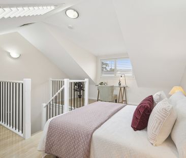 Modern Three Bedroom Townhouse - Photo 5