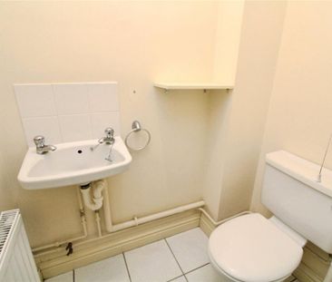 2 bedroom end of terrace house to rent - Photo 6