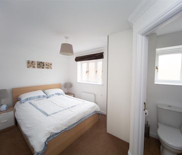House - Detached For Rent Wyncliffe Gardens, Cardiff - Photo 3