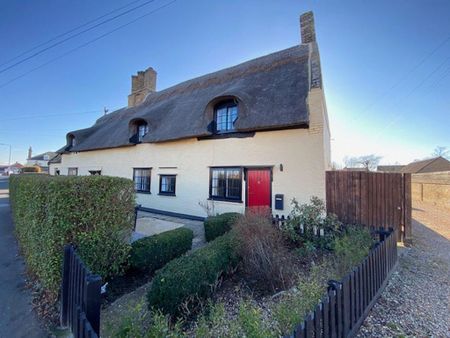 4 bedroom semi-detached house to rent - Photo 4